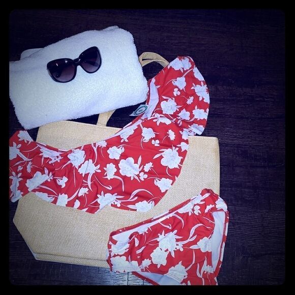 Flirty Ruffled 2-piece Bikini Hawaiian print - Picture 2 of 7